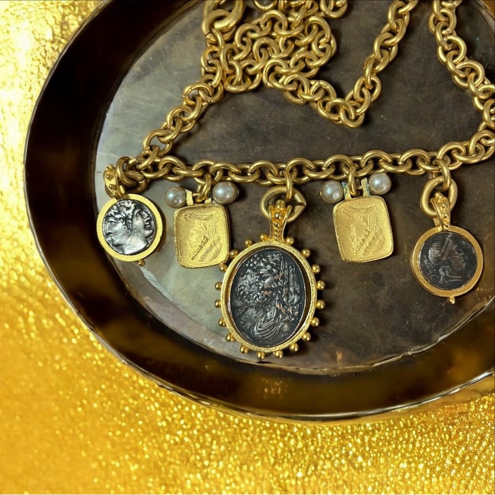 VTG Linda Levinson Gold Plated Coin Gold Chain Pearl Belt Elgant Charm